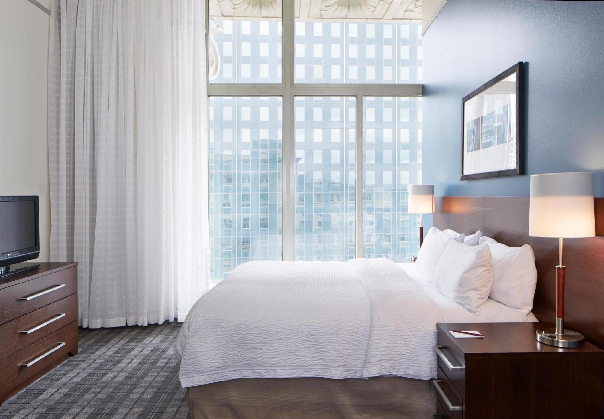Residence Inn Milwaukee Downtown Exterior foto